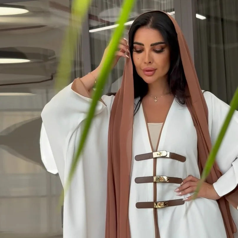 عباية عصرية من الجلد مع مشبك