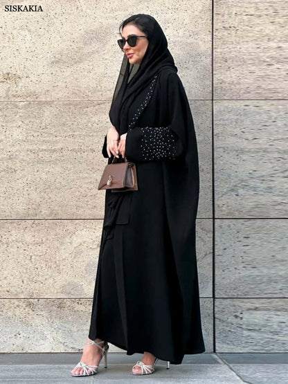 عباية أنيقة مطرزة بأحجار الراين