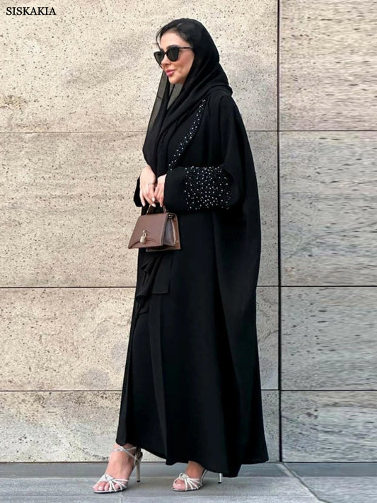 عباية أنيقة مطرزة بأحجار الراين