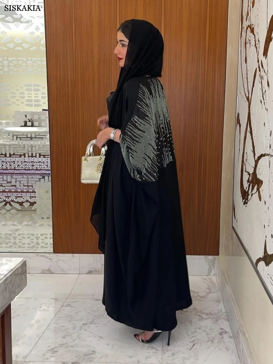 عباية مفتوحة مزينة باحجار الراين بأكمام واسعة